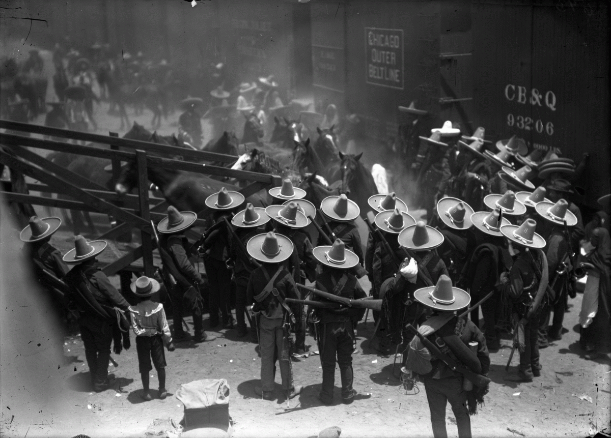 Rurales under Carlos Rincón Gallardo’s Command Boarding Their Horses on Their Way to Aguascalientes, n.d. Inkjet print from a digital file, exhibition copy, 14.6 x 20.3 cm. Fondo Casasola, SINAFOFototeca Nacional del INAH (Inv. #6345). © CONACULTA-INAH-SINAFO-FN-MEXICO